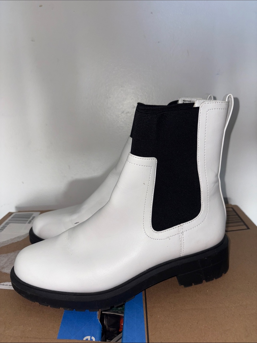 Alfani White Chelsea Boots with Black Elastic Panels size 7.5M